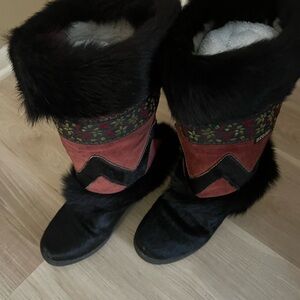 Taiga Oscar Sport Women's Fur Black and Red Boots Size 6.5-7